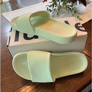 Lululemon Restfeel Slide lime green